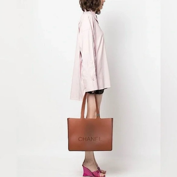 Authentic EUC Chanel Jelly Tote - Picture 2 of 13